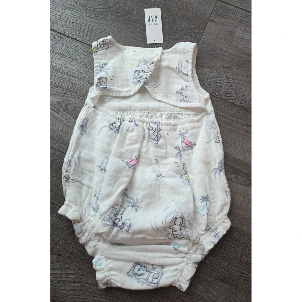Baby gap romper 3-6‎ mos
